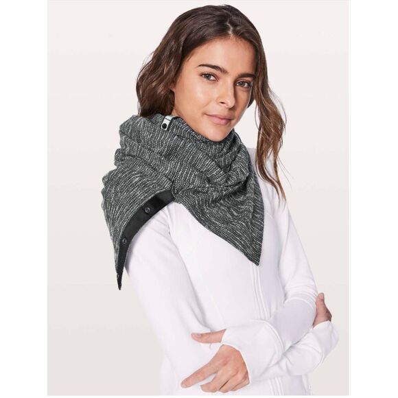 lululemon athletica Accessories - Lululemon Vinyasa Scarf Coco Pique Black White